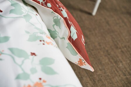 Ava rood satin promo